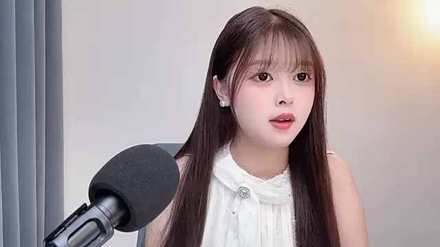 Winnie005 online show from July 2026 02:53:02 AM