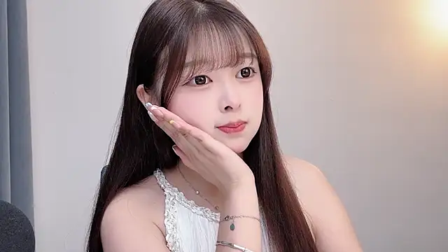 Winnie005 online show from July 2026 02:53:02 AM