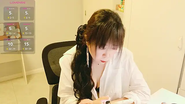 XantheBloom online show from July 2026 02:13:01 PM