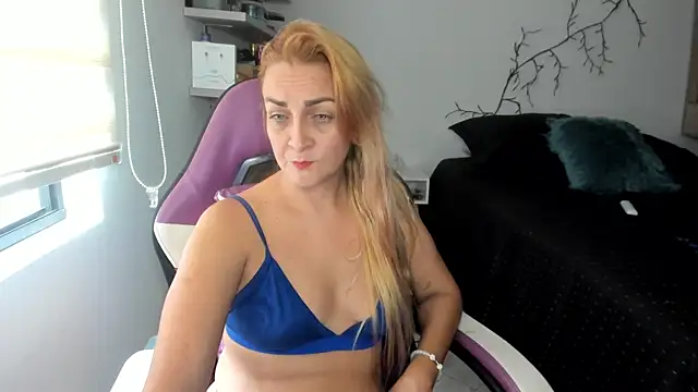adri smoke online show from July 2026 04:11:01 PM