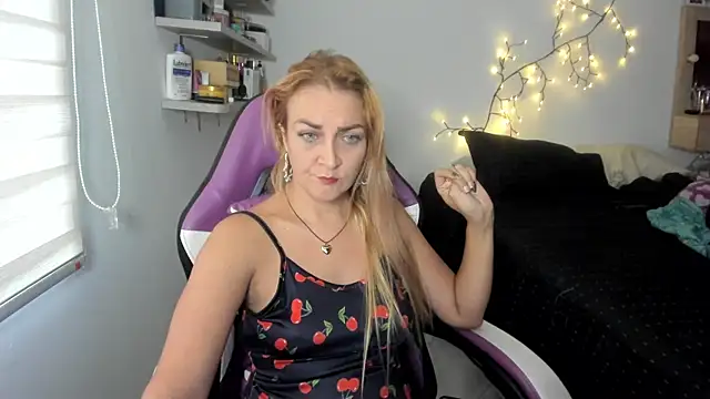 adri smoke online show from July 2026 01:07:01 PM