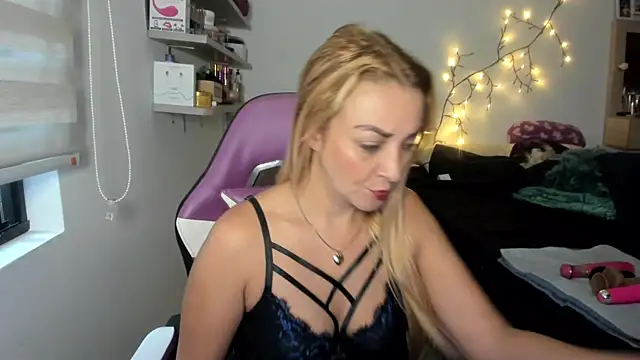 adri smoke online show from July 2026 11:39:02 AM