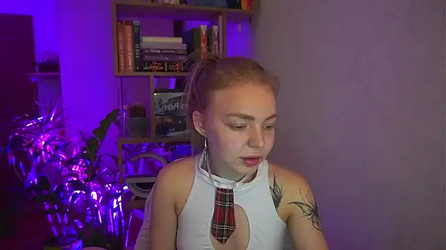 Emilyemmi online show from July 2026 09:02:01 PM