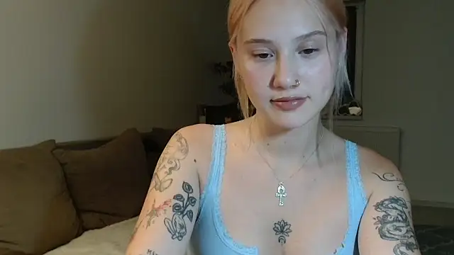 lynaDivine online show from July 2026 11:01:01 PM