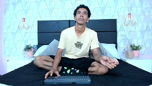 MarckThompsonn online show from July 2026 12:29:01 PM
