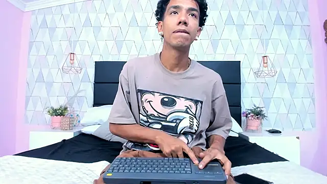 MarckThompsonn online show from July 2026 12:25:01 PM