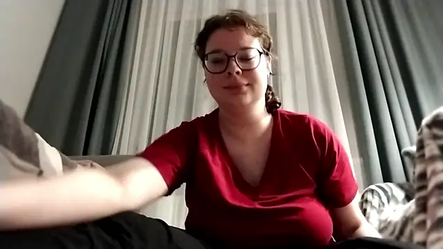 Snapshot of MulaVixen chatting on July 2026 06:43:02 PM MulaVixen online show from July 2026 06:43:02 PM