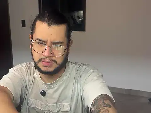 Snapshot of NurNikolao chatting on July 2026 04:38:01 AM NurNikolao online show from July 2026 04:38:01 AM