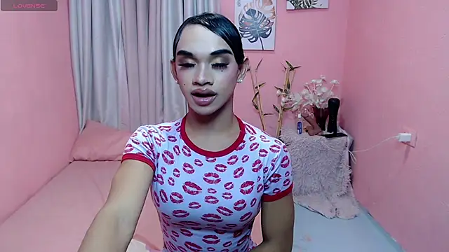 Snapshot of VivienneLuxe chatting on July 2026 07:12:01 AM VivienneLuxe online show from July 2026 07:12:01 AM