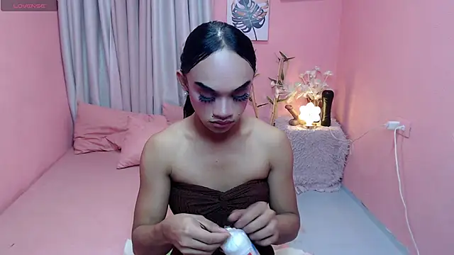 Snapshot of VivienneLuxe chatting on July 2026 10:39:01 AM VivienneLuxe online show from July 2026 10:39:01 AM