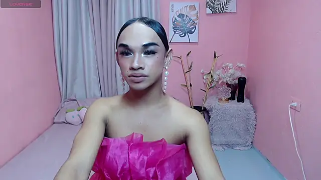 Snapshot of VivienneLuxe chatting on July 2026 07:22:02 PM VivienneLuxe online show from July 2026 07:22:02 PM