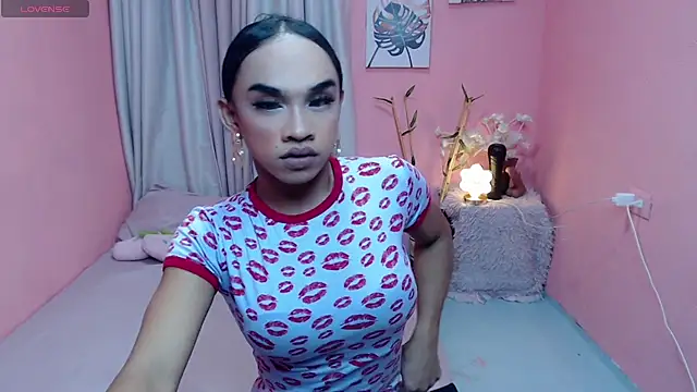Snapshot of VivienneLuxe chatting on July 2026 07:26:01 AM VivienneLuxe online show from July 2026 07:26:01 AM