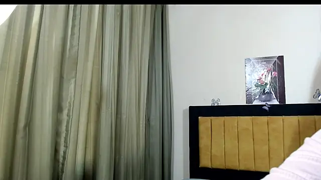 LUNAXS online show from July 2026 12:34:01 PM