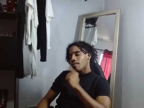 AxelSilva7777 online show from July 2026 07:33:02 PM