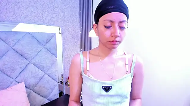 Violet Bloomxx online show from July 2026 02:48:02 PM