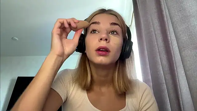 PickmeGirl online show from July 2026 08:12:01 AM