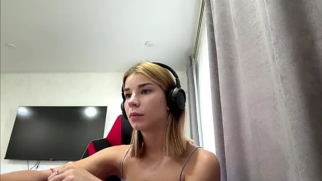 PickmeGirl online show from July 2026 02:13:01 PM
