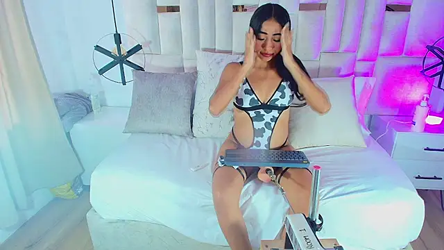 Tilly Amour online show from July 2026 08:50:01 PM