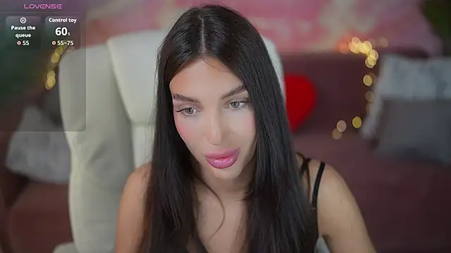 JasminBee online show from July 2026 06:22:02 AM