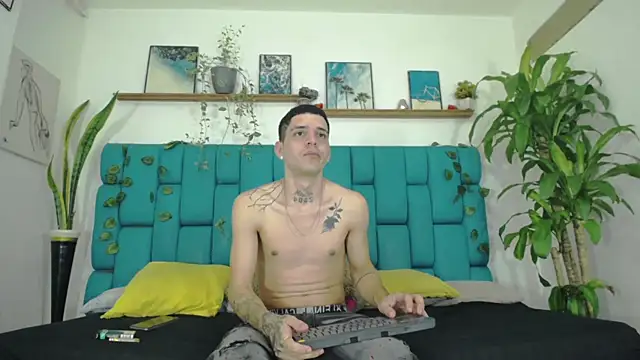 BoyMaxLatin online show from July 2026 07:01:02 PM