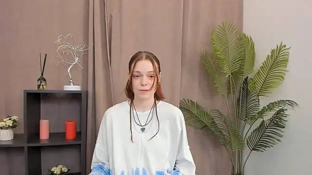 YaelHoughtling online show from July 2026 10:22:01 AM