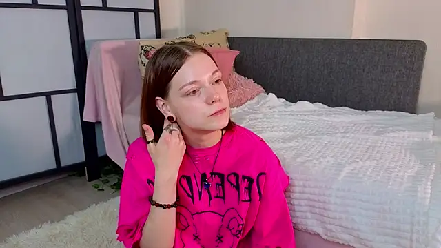 YaelHoughtling online show from July 2026 02:13:01 PM