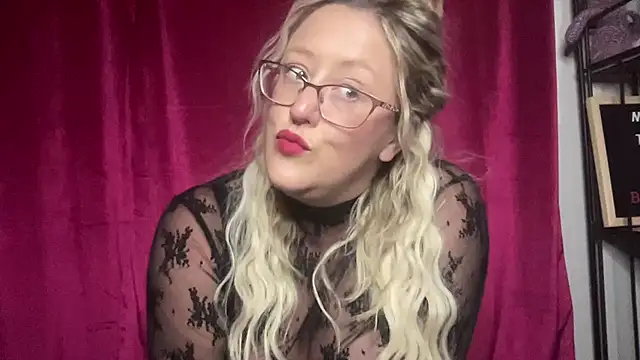 Snapshot of MissNaughtyBlonde chatting on July 2026 12:42:01 AM MissNaughtyBlonde online show from July 2026 12:42:01 AM