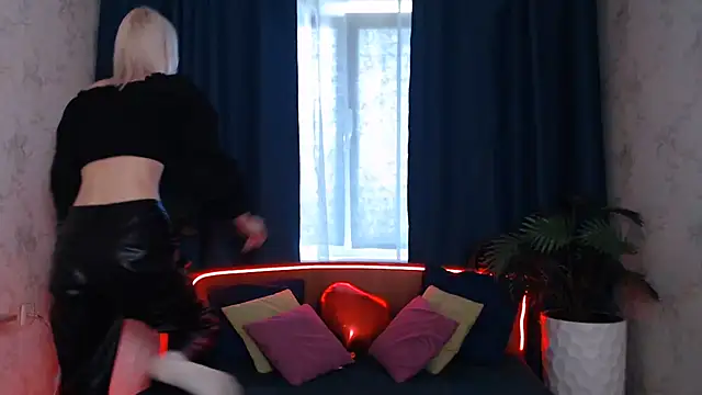 BlondyLedy online show from July 2026 08:01:02 AM