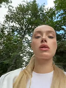 PollyDolly online show from July 2026 01:09:01 PM
