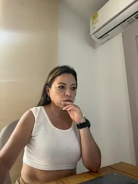 Scarlett Noil online show from July 2026 06:59:01 PM