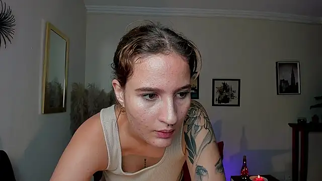 Naiely Naides online show from July 2026 12:23:01 PM
