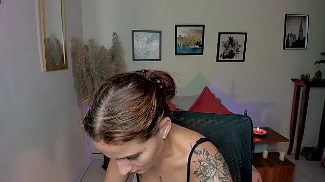 Naiely Naides online show from July 2026 12:48:02 PM