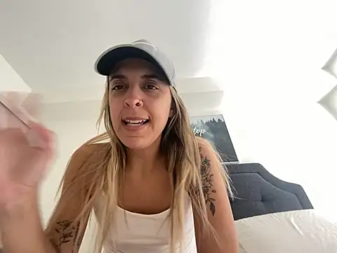 Snapshot of mellybearzzz chatting on July 2026 04:36:01 PM mellybearzzz online show from July 2026 04:36:01 PM