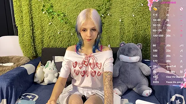 LuniBless online show from July 2026 10:20:02 PM