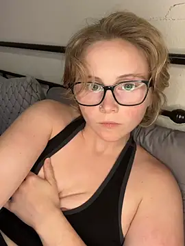 Kat peachyy26 online show from July 2026 02:43:01 AM
