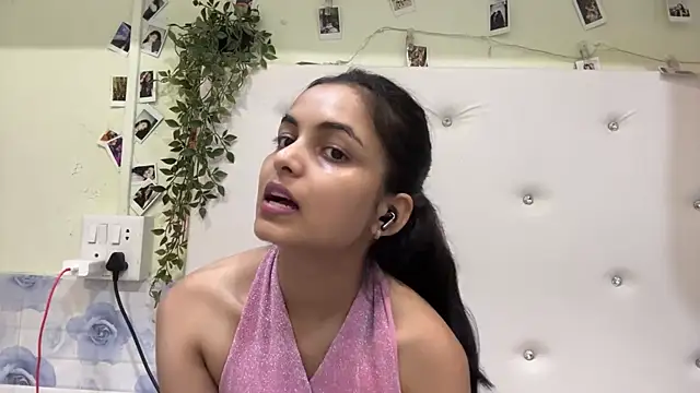 DainaFucci online show from July 2026 06:16:02 PM