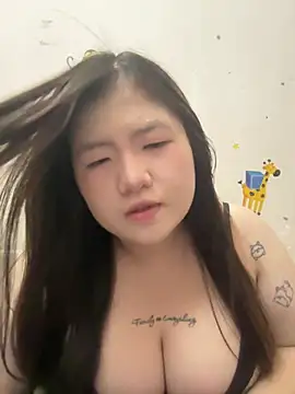 Danzyjoly online show from July 2026 03:20:01 PM
