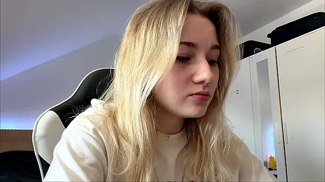 tutsiecutie online show from July 2026 11:28:01 AM