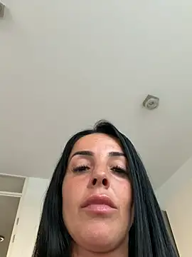 diamantje32 online show from July 2026 06:20:01 PM