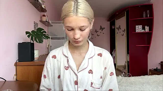 RoxyKindlimann online show from July 2026 01:07:01 PM