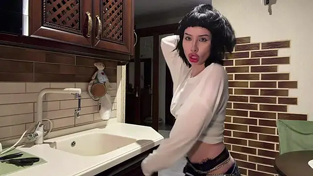 LouisiVuittoni online show from July 2026 10:39:01 PM