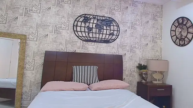 Elena Royale19 online show from July 2026 07:39:01 PM