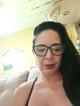 Snapshot of mommy_safira chatting on July 2026 03:54:02 PM mommy safira online show from July 2026 03:54:02 PM