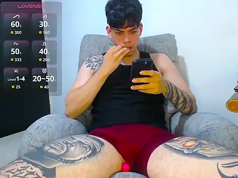 Snapshot of Tiaan_BigCock chatting on August 2026 06:27:01 AM Tiaan BigCock online show from August 2026 06:27:01 AM