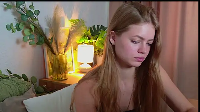 EmillyDiamond online show from July 2026 07:04:02 AM