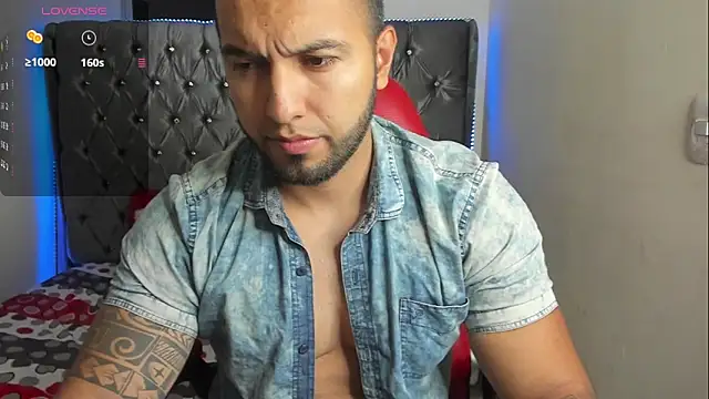 Snapshot of mrloganfuck1 chatting on April 2026 05:37:02 AM mrloganfuck1 online show from April 2026 05:37:02 AM