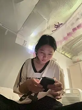 Snapshot of -vinoi- chatting on August 2026 07:29:01 AM -vinoi- online show from August 2026 07:29:01 AM
