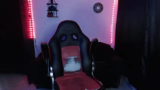 Snapshot of april_simons2 chatting on January 2025 10:19:01 AM april simons2 online show from January 2025 10:19:01 AM