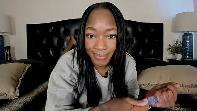 nicolesolace online show from February 2026 10:04:02 PM