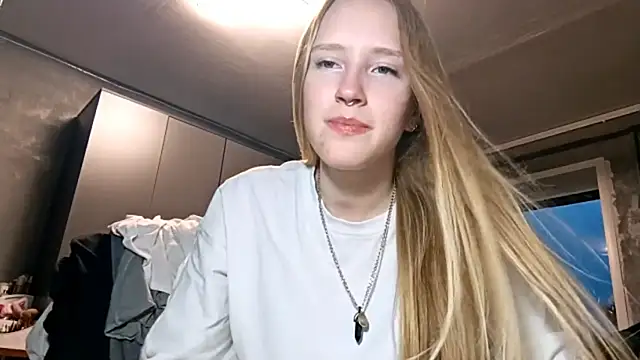 Mia Azart online show from July 2026 03:55:01 PM